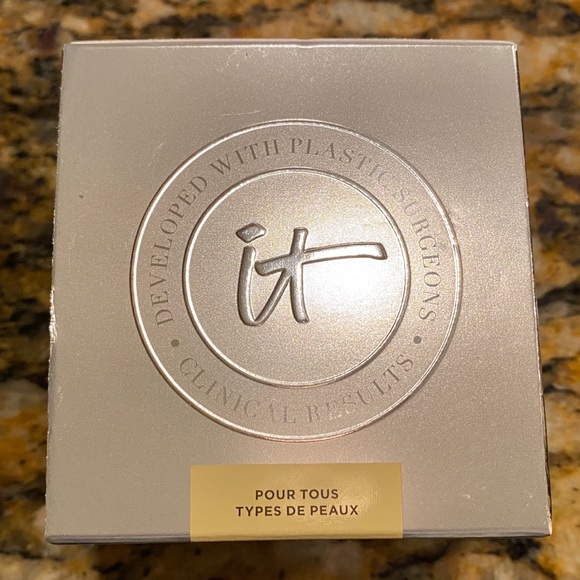 It Cosmetics Confidence in a Cream moisturizer NWT - Picture 2 of 12